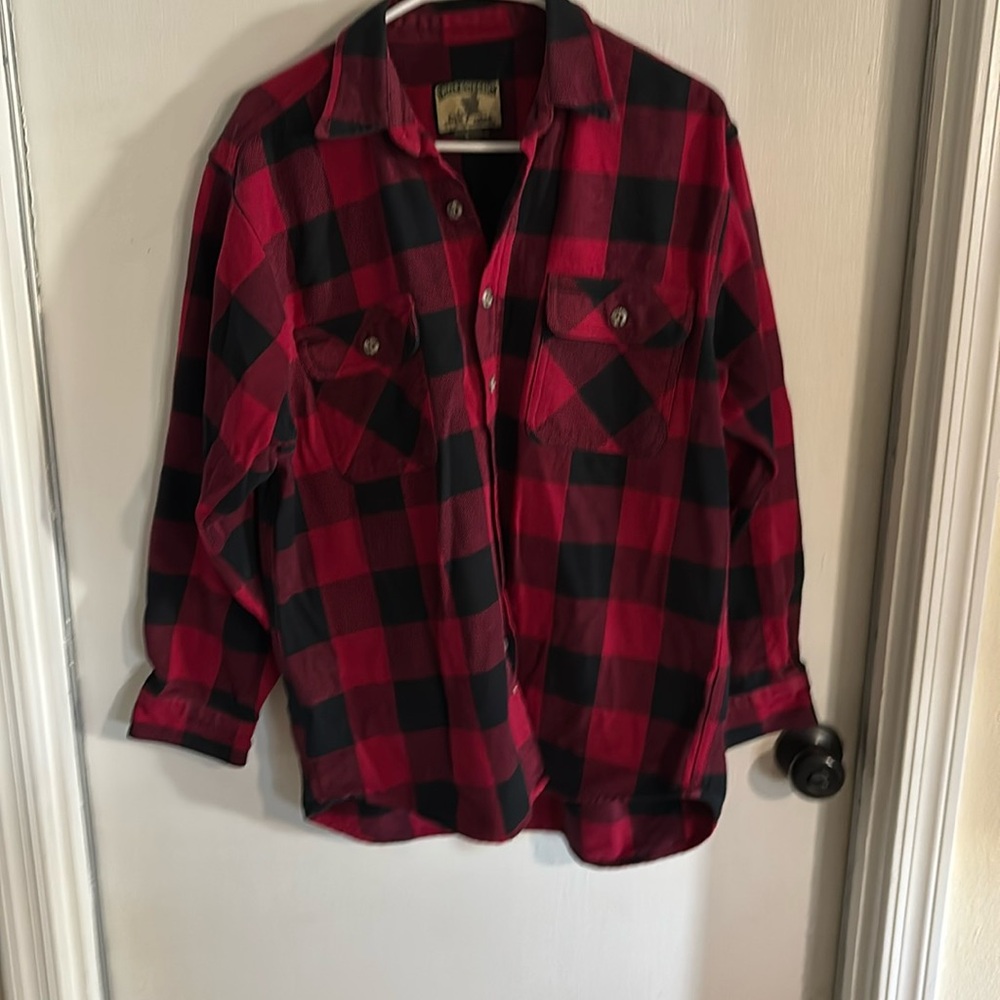 Vintage Field & Stream red checkered flannel shirt in a size medium men’s